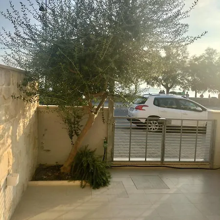 Guest house Ariadimare 4*